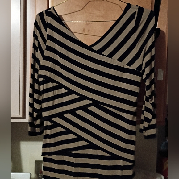 Ladies Top - Picture 1 of 4